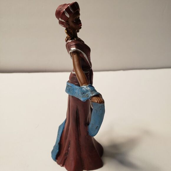 African Lady  - Picture 5 of 7